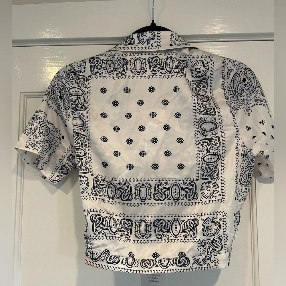 superdown Jenela Twist Front Shirt in Cream & Black NWT size XS - Picture 4 of 4